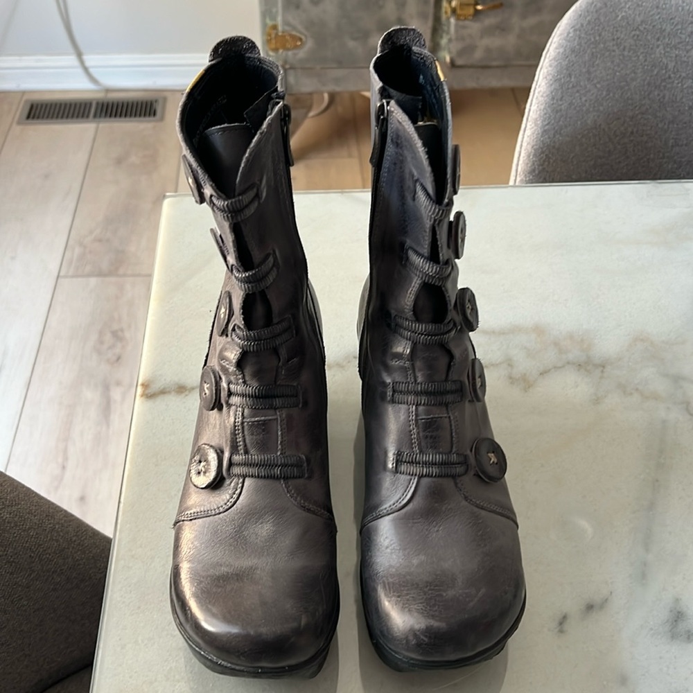 JAFA platform boots